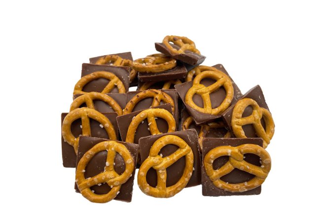 Sachet de bretzels et carrés chocolat lait